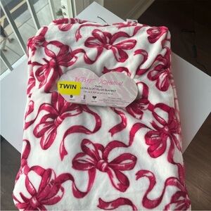 Betsy Johnson, pink and white bow, twin blanket$40